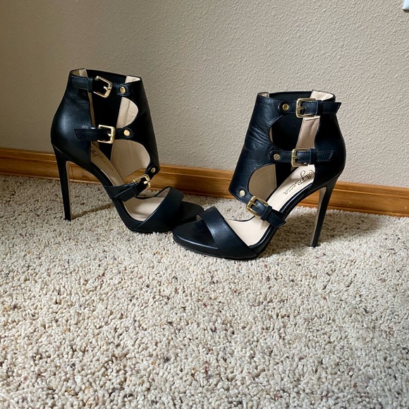 Gorgeous Leather heels shoes ๐ - Picture 5 of 13